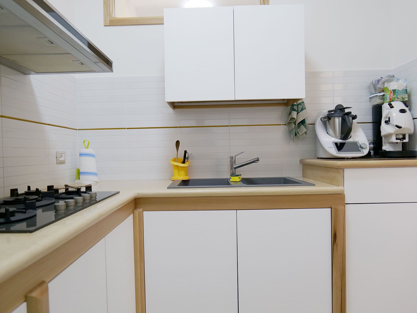 Cucina moderna su misura in legno massello