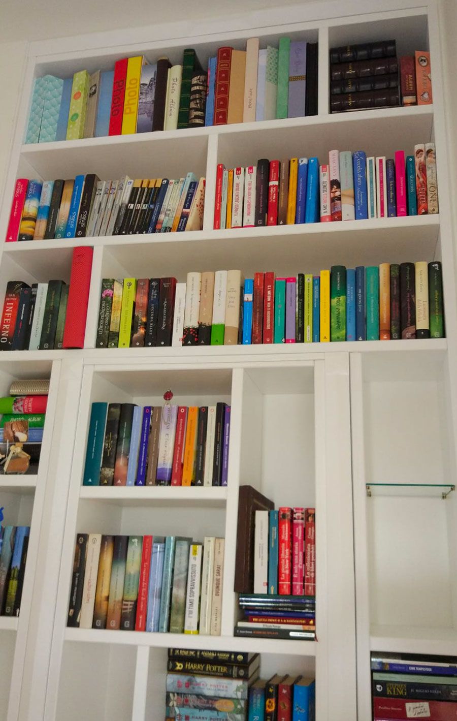 Particolare della libreria