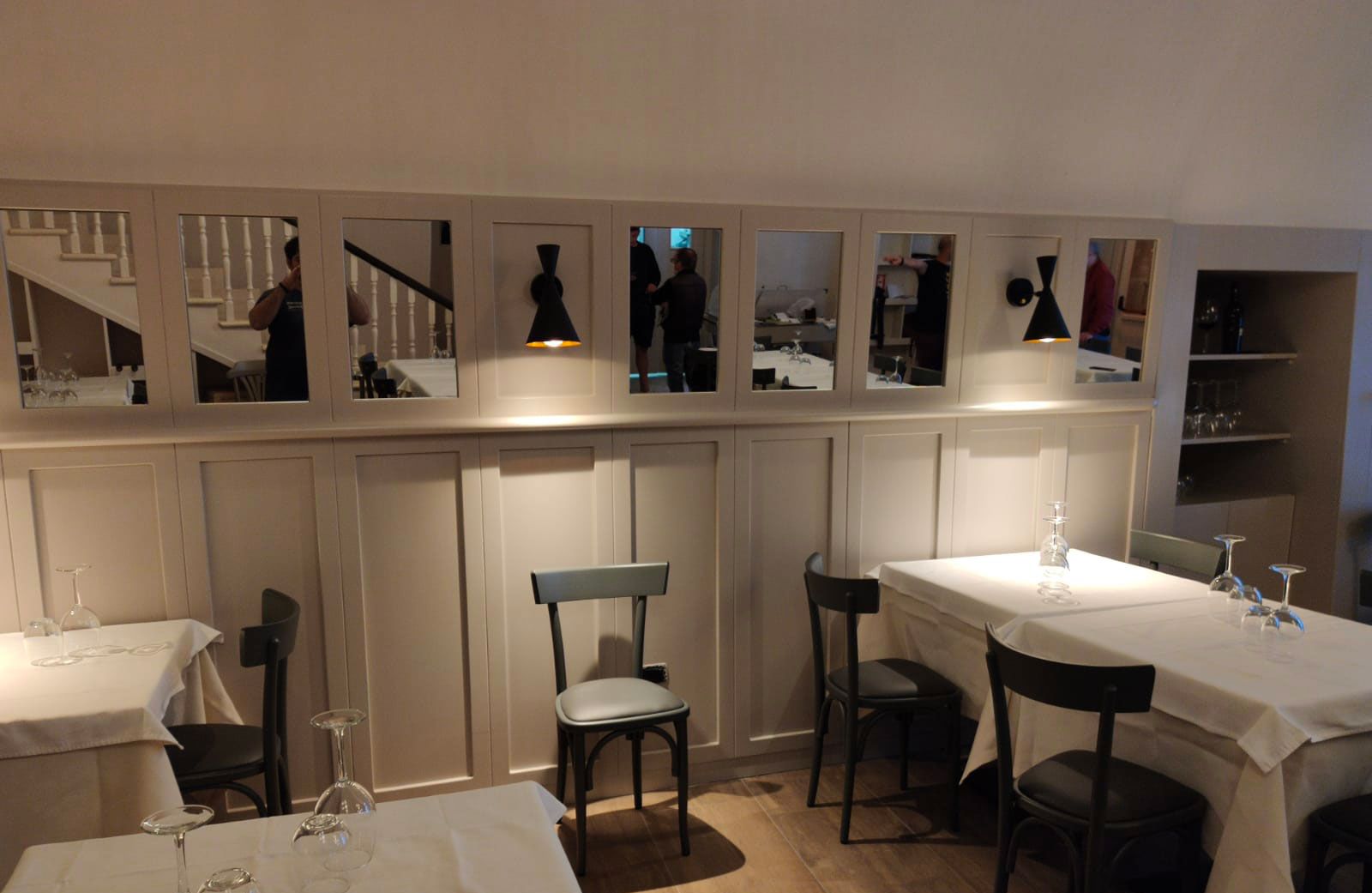 Ristorante Gallipoli: boiserie illuminata 